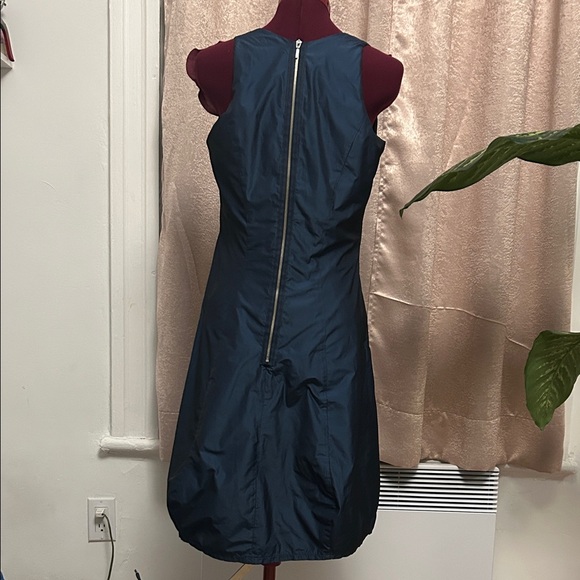 Elegant Navy Blue iridescent Sleeveless Dress - Picture 4 of 4